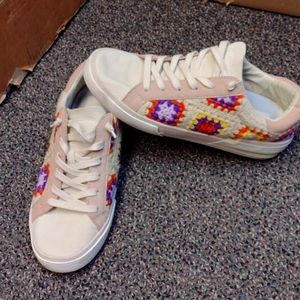Dolce Vita Brand  Zina Crochet Sneakers size 7 purple Floral crochet